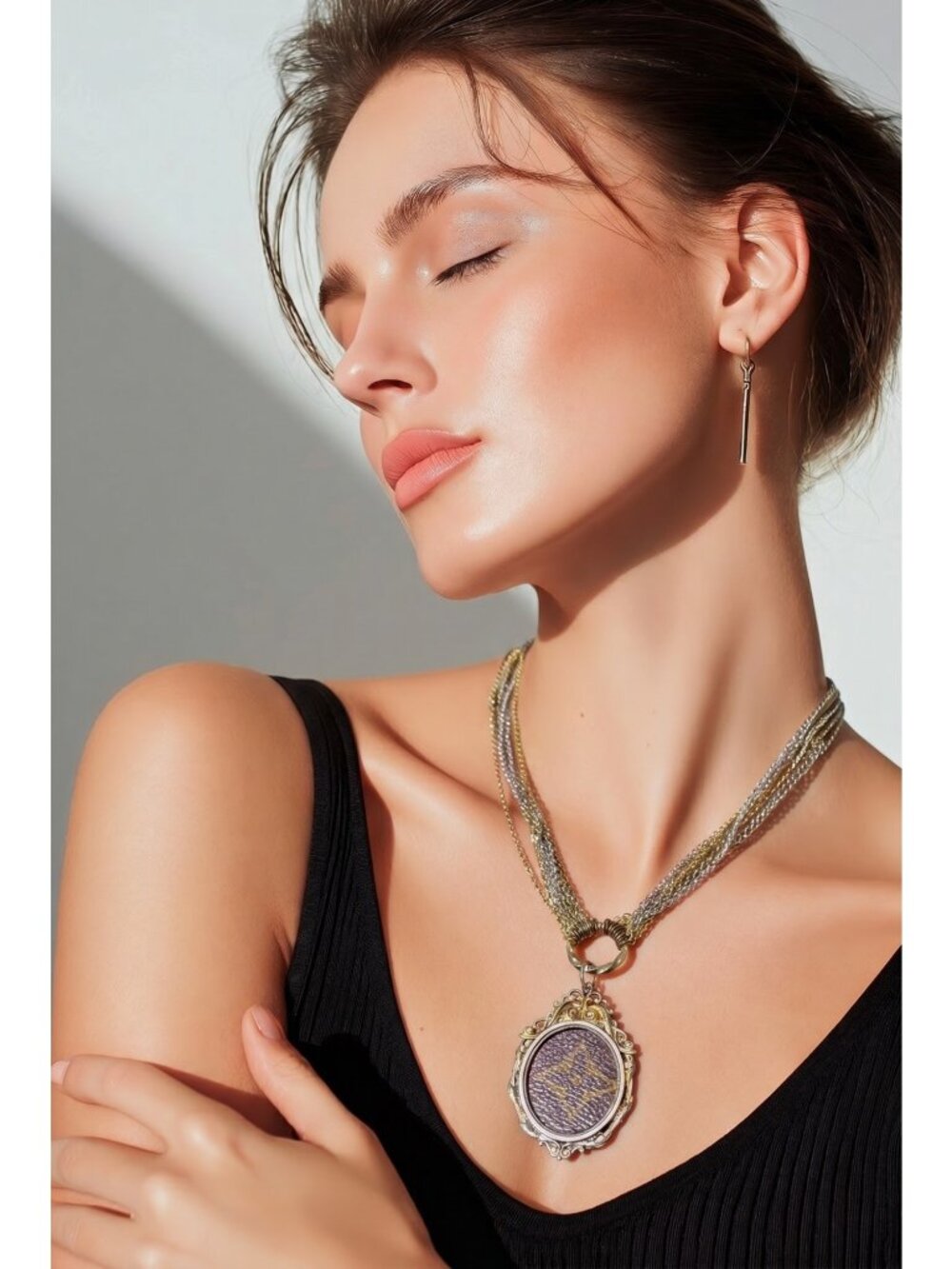 Vintage Luxury Canvas Pendant Necklace | Ornate Gold Frame | Layered Mixed Metal